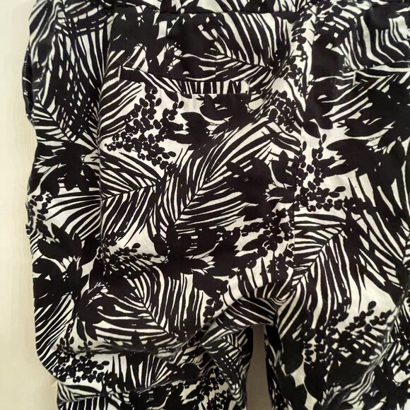 Lane Bryant Black & White Tropical Capri Pants size 20 - Picture 5 of 5